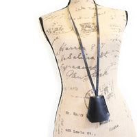 DOG WHISLE LEATHER NECKLESS